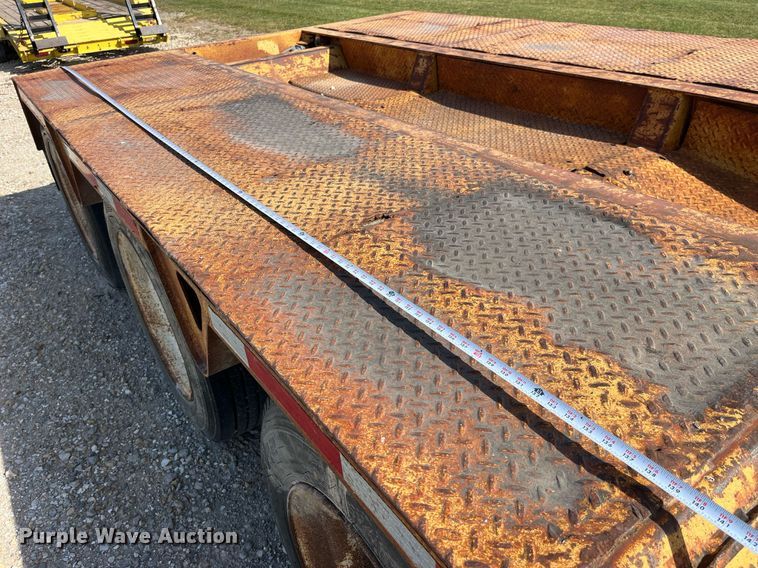 image for item MG9526 1997 Trail King TK80HDG-463  lowboy equipment trailer
