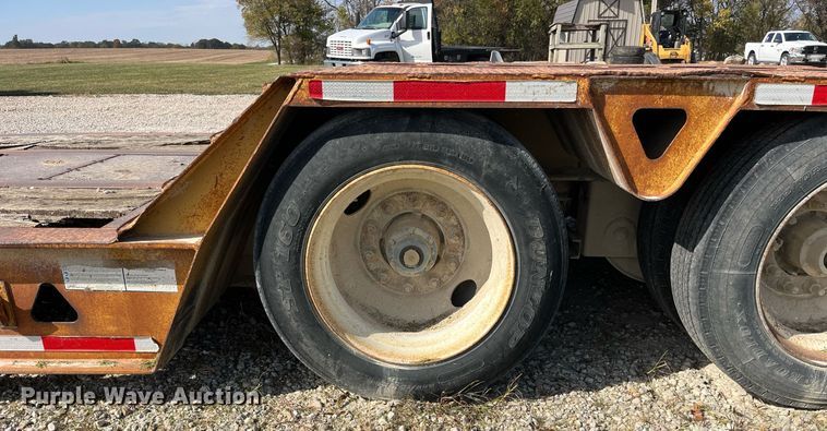 image for item MG9526 1997 Trail King TK80HDG-463  lowboy equipment trailer