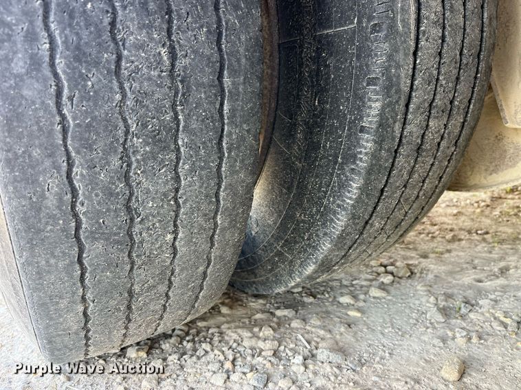 image for item MG9526 1997 Trail King TK80HDG-463  lowboy equipment trailer