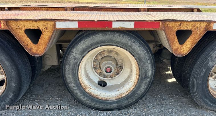 image for item MG9526 1997 Trail King TK80HDG-463  lowboy equipment trailer