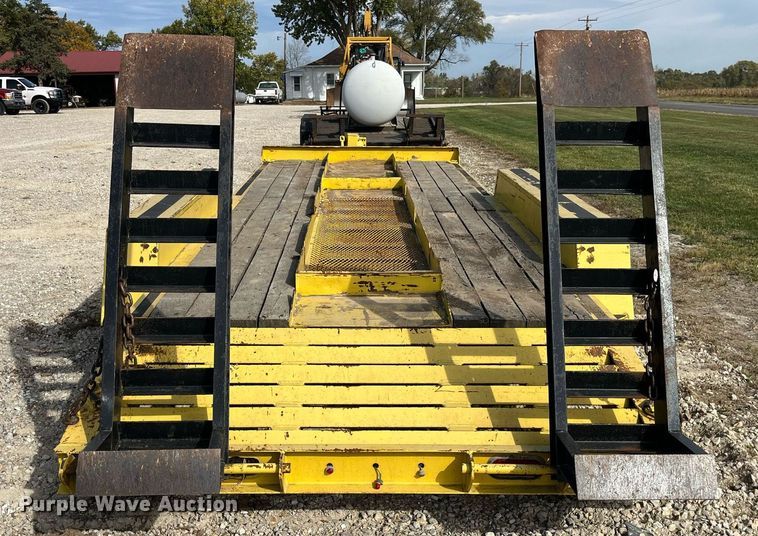 image for item MG9528 2000 Redi Haul  equipment trailer