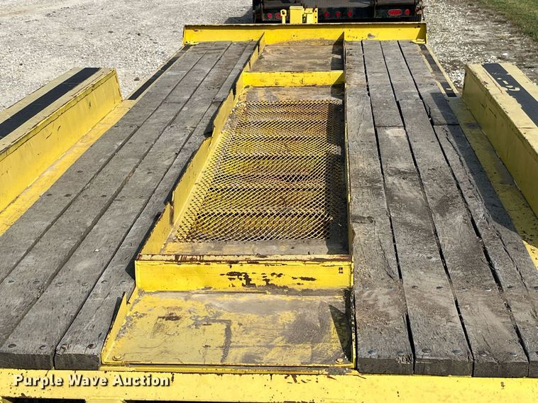 image for item MG9528 2000 Redi Haul  equipment trailer