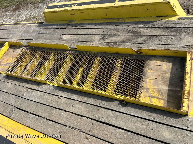 image for item MG9528 2000 Redi Haul  equipment trailer