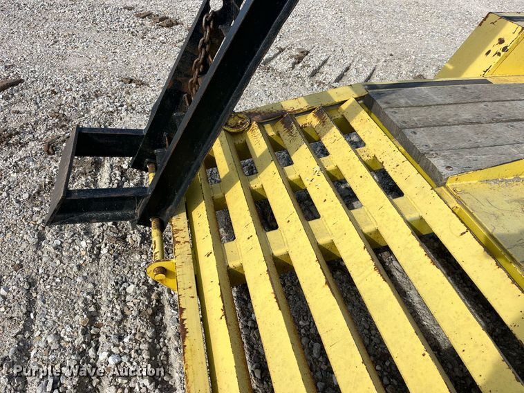 image for item MG9528 2000 Redi Haul  equipment trailer