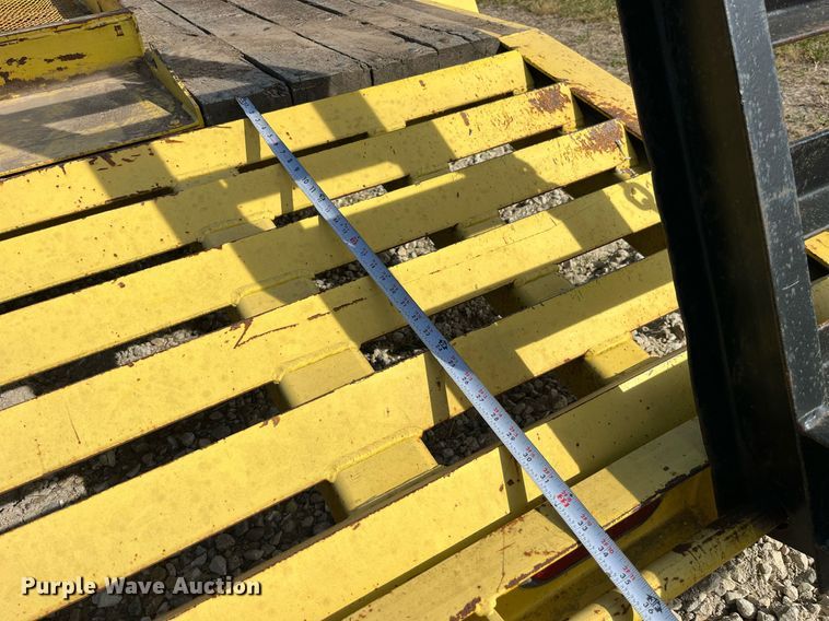 image for item MG9528 2000 Redi Haul  equipment trailer