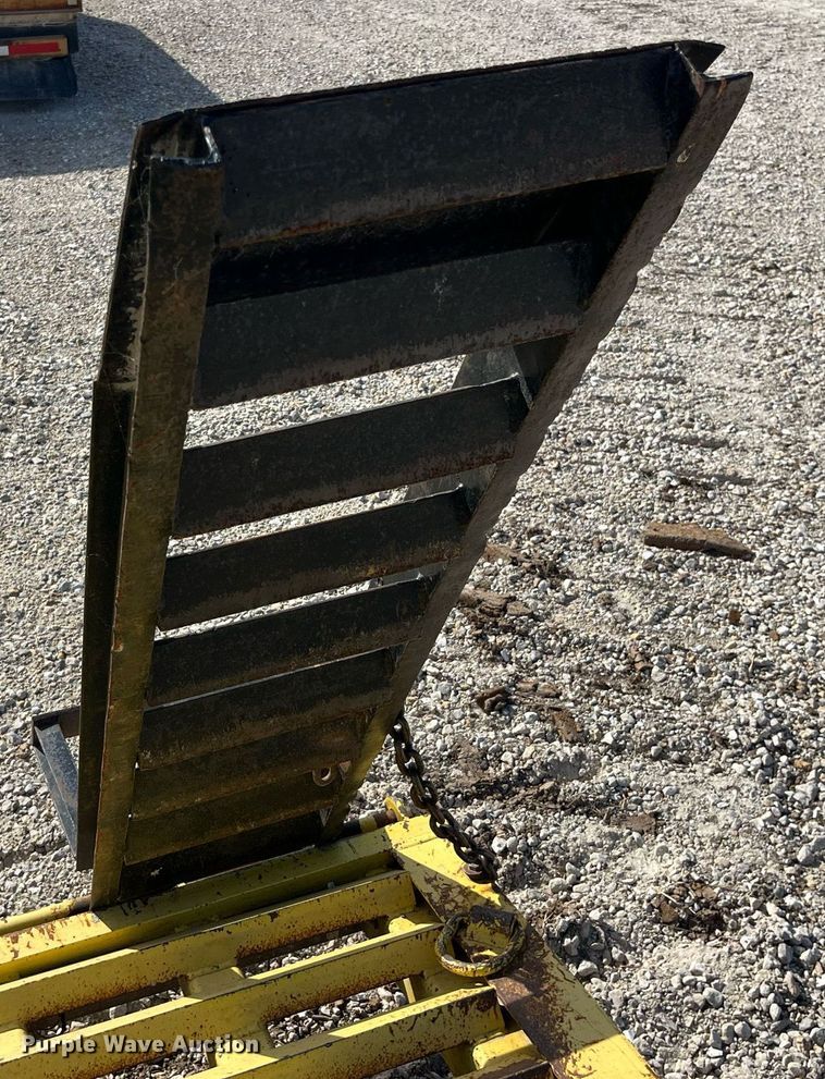 image for item MG9528 2000 Redi Haul  equipment trailer