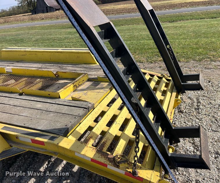 image for item MG9528 2000 Redi Haul  equipment trailer