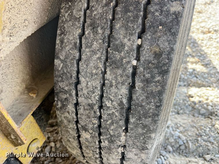 image for item MG9528 2000 Redi Haul  equipment trailer