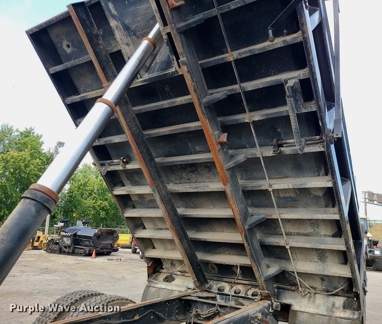 image for item MG9752 1994 Chevrolet 6500 Kodiak  dump truck