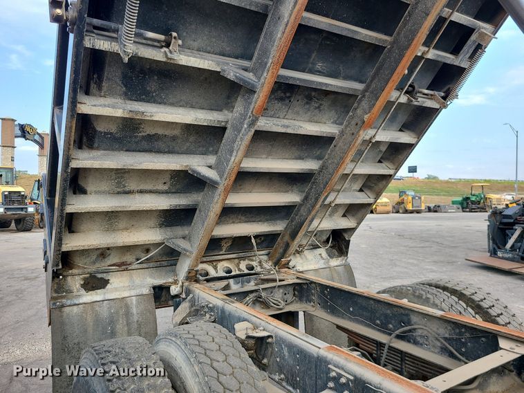 image for item MG9752 1994 Chevrolet 6500 Kodiak  dump truck