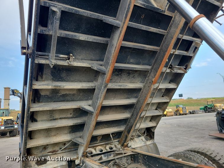 image for item MG9752 1994 Chevrolet 6500 Kodiak  dump truck