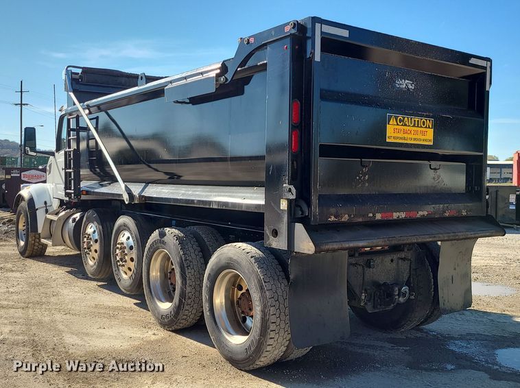 image for item MJ9480 2023 Peterbilt 567  dump truck