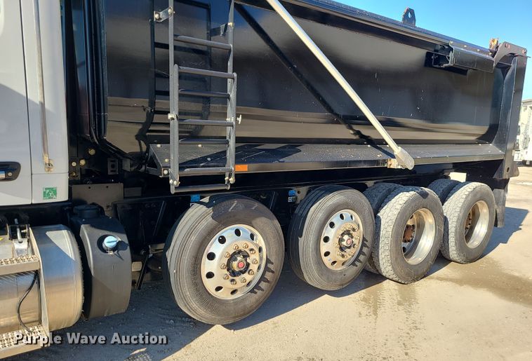 image for item MJ9480 2023 Peterbilt 567  dump truck