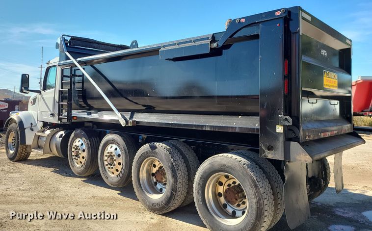 image for item MJ9480 2023 Peterbilt 567  dump truck