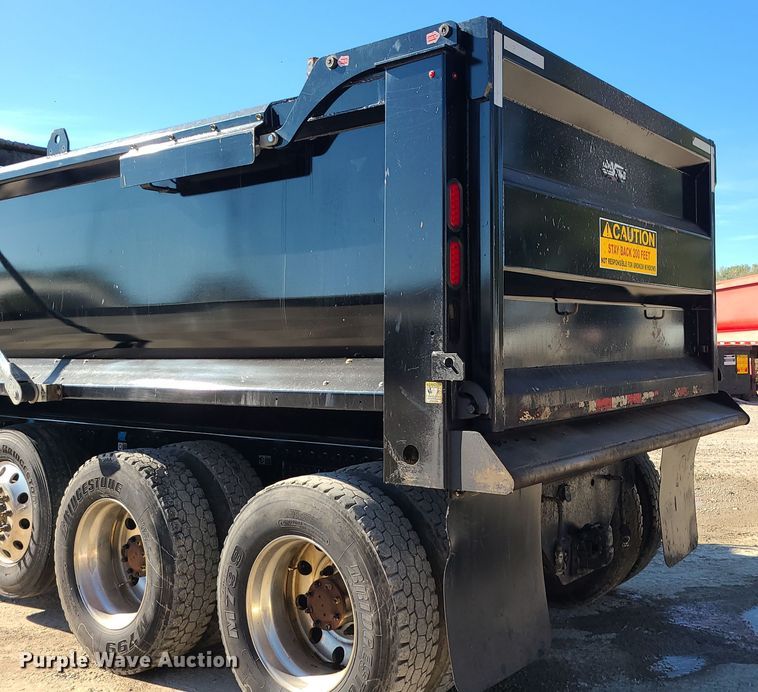 image for item MJ9480 2023 Peterbilt 567  dump truck