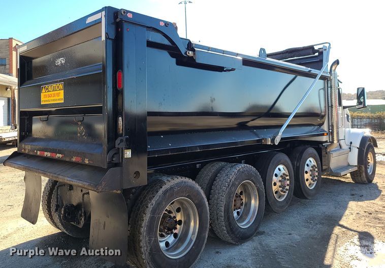 image for item MJ9480 2023 Peterbilt 567  dump truck