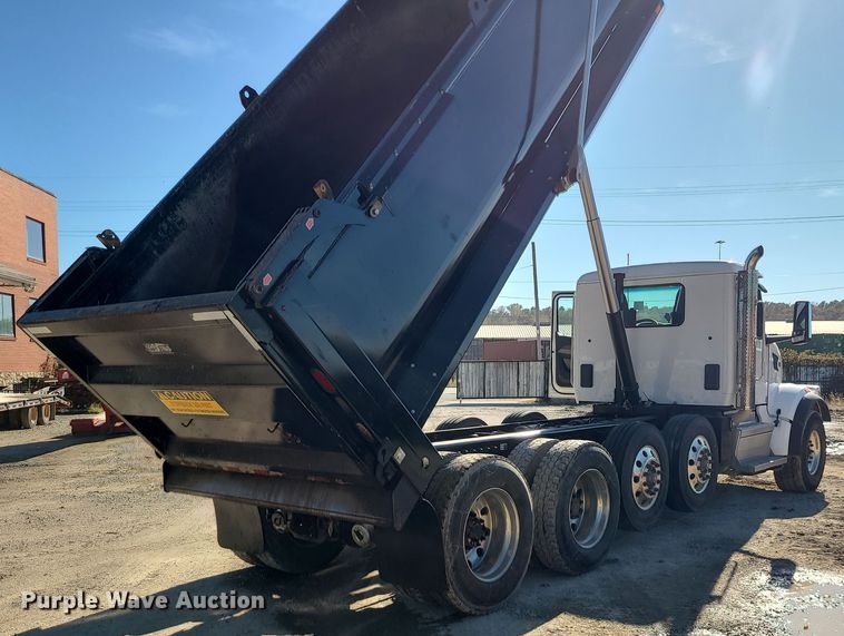 image for item MJ9480 2023 Peterbilt 567  dump truck