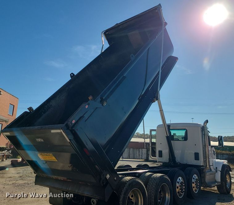 image for item MJ9480 2023 Peterbilt 567  dump truck