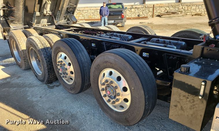 image for item MJ9480 2023 Peterbilt 567  dump truck