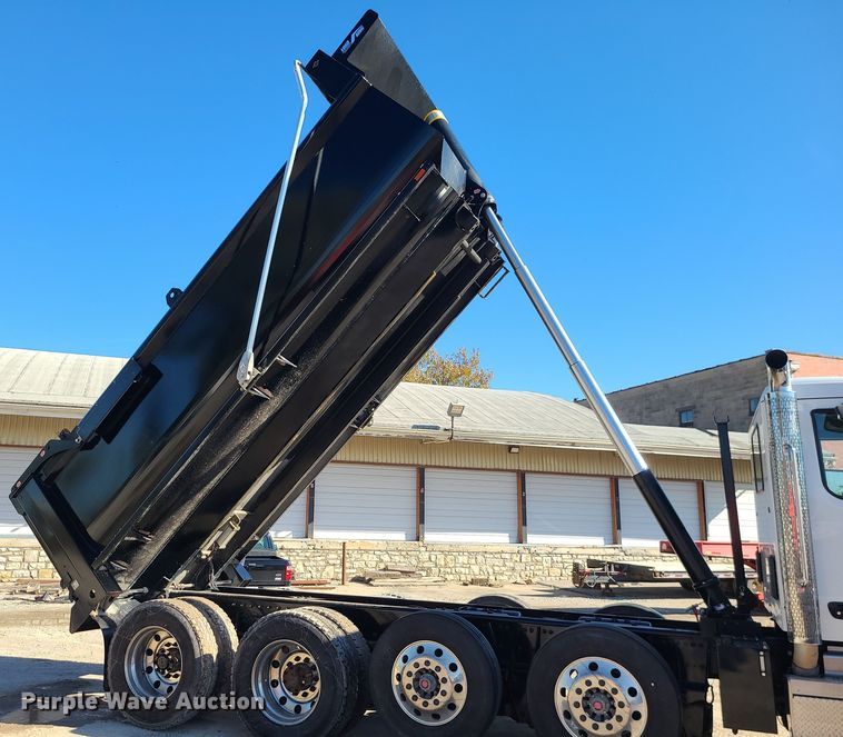 image for item MJ9480 2023 Peterbilt 567  dump truck