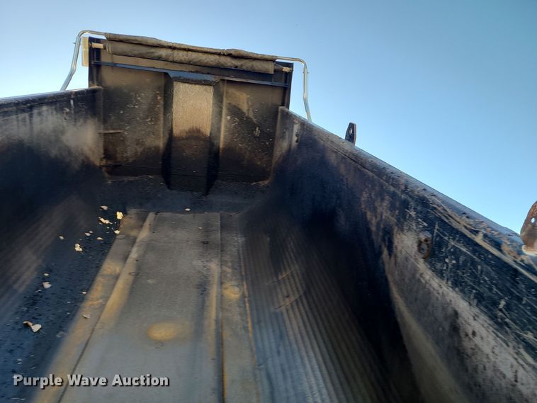 image for item MJ9480 2023 Peterbilt 567  dump truck