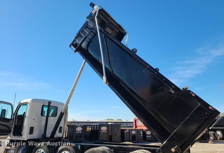 image for item MJ9480 2023 Peterbilt 567  dump truck