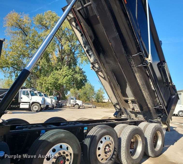 image for item MJ9480 2023 Peterbilt 567  dump truck