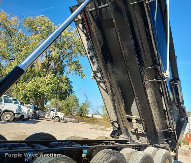 image for item MJ9480 2023 Peterbilt 567  dump truck