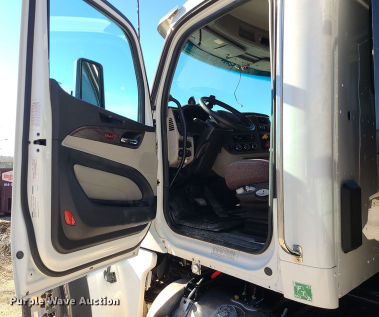 image for item MJ9480 2023 Peterbilt 567  dump truck