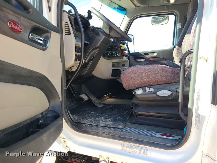 image for item MJ9480 2023 Peterbilt 567  dump truck