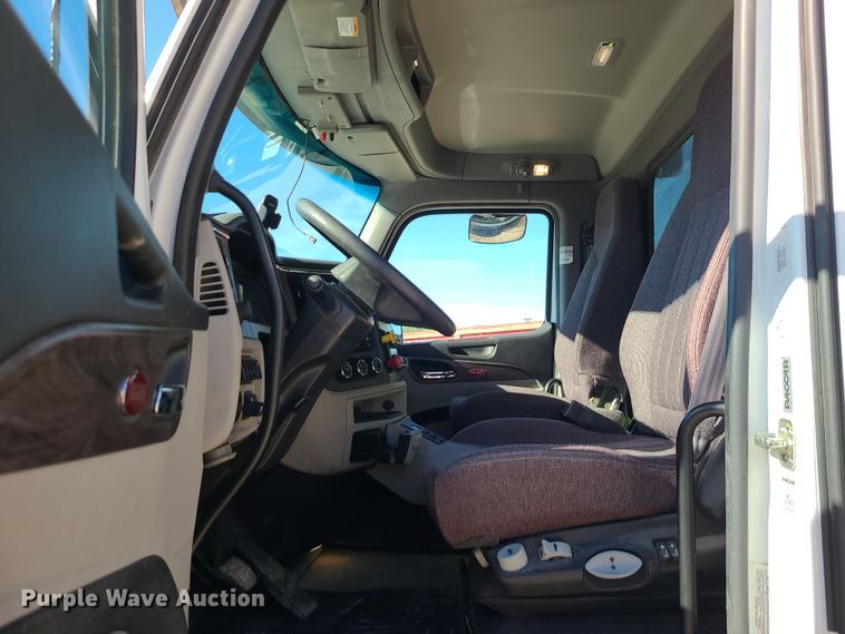 image for item MJ9480 2023 Peterbilt 567  dump truck