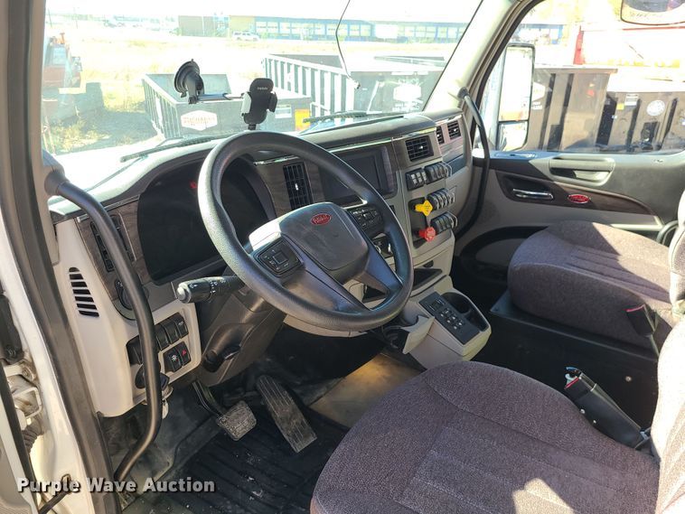 image for item MJ9480 2023 Peterbilt 567  dump truck