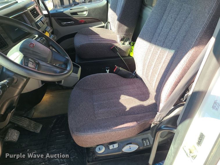 image for item MJ9480 2023 Peterbilt 567  dump truck