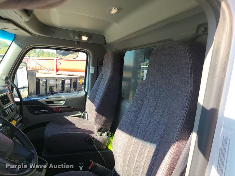 image for item MJ9480 2023 Peterbilt 567  dump truck