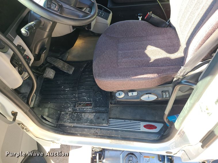 image for item MJ9480 2023 Peterbilt 567  dump truck