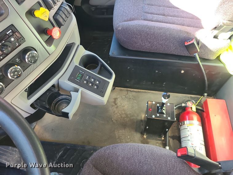 image for item MJ9480 2023 Peterbilt 567  dump truck