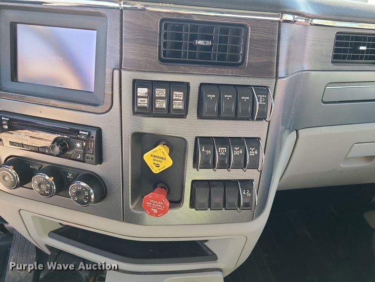 image for item MJ9480 2023 Peterbilt 567  dump truck