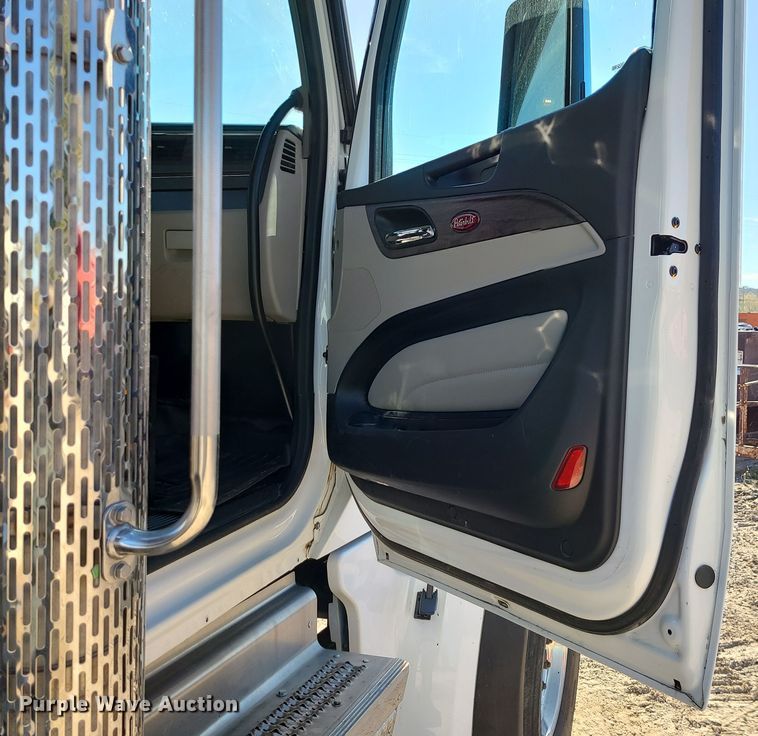 image for item MJ9480 2023 Peterbilt 567  dump truck