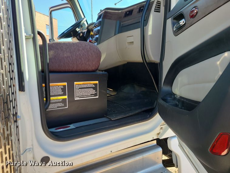 image for item MJ9480 2023 Peterbilt 567  dump truck