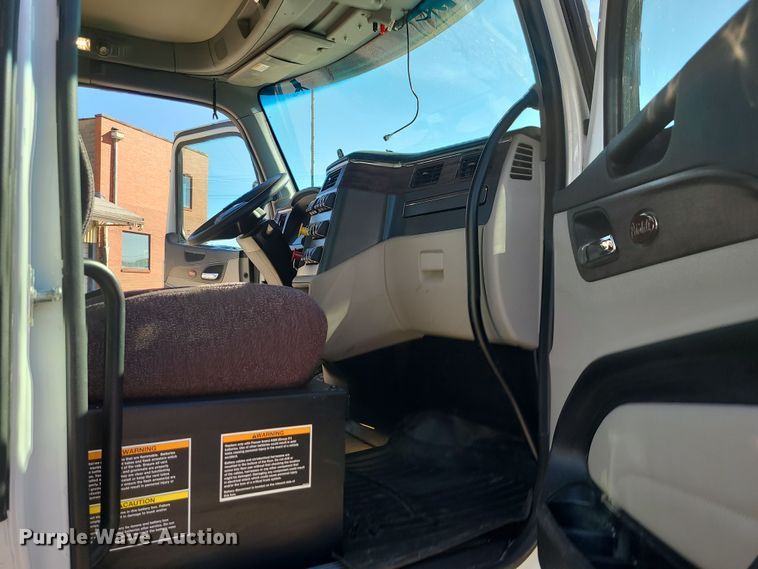 image for item MJ9480 2023 Peterbilt 567  dump truck