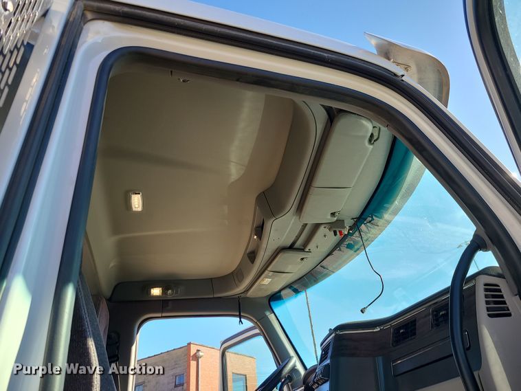 image for item MJ9480 2023 Peterbilt 567  dump truck