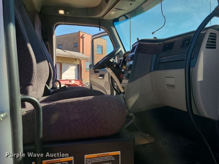 image for item MJ9480 2023 Peterbilt 567  dump truck