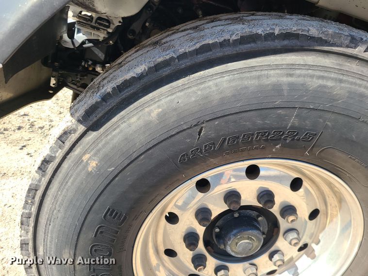 image for item MJ9480 2023 Peterbilt 567  dump truck