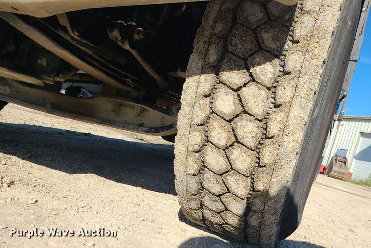 image for item MJ9480 2023 Peterbilt 567  dump truck