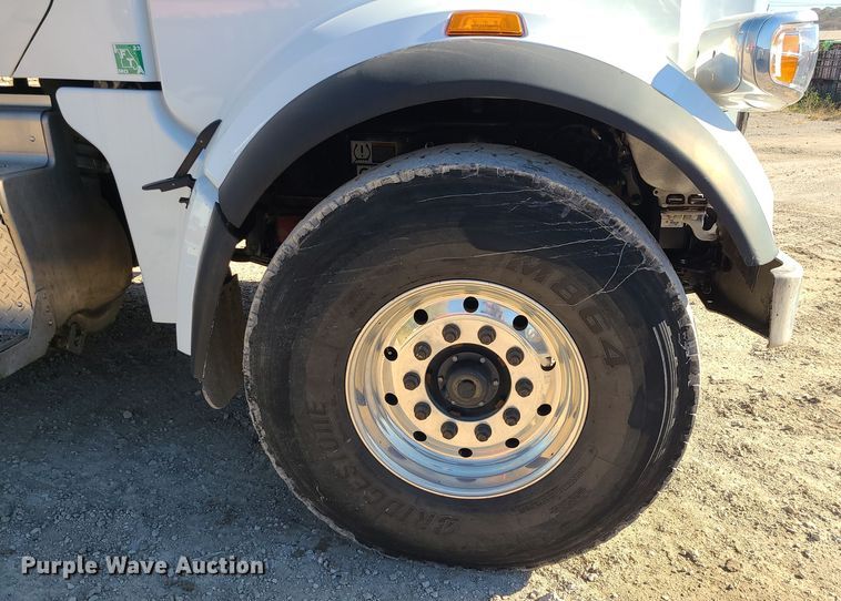 image for item MJ9480 2023 Peterbilt 567  dump truck