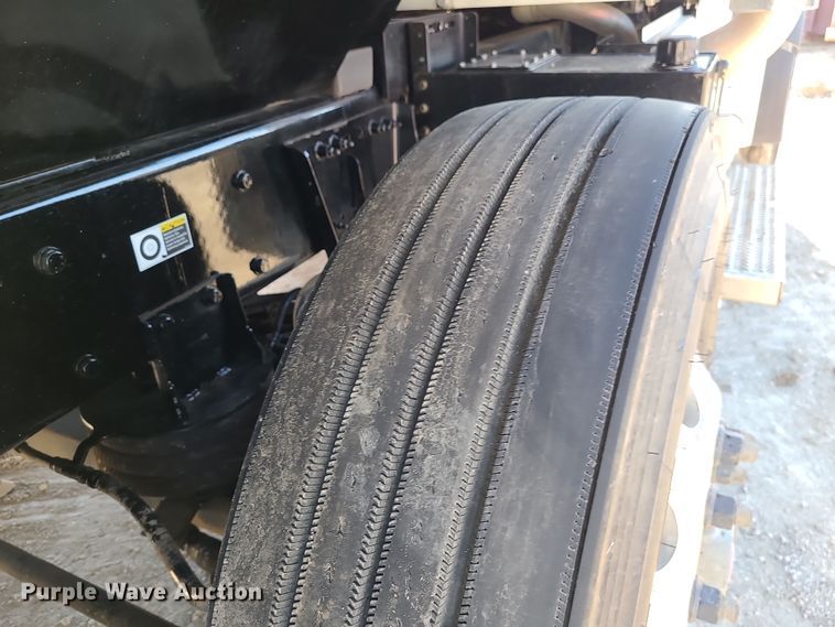 image for item MJ9480 2023 Peterbilt 567  dump truck