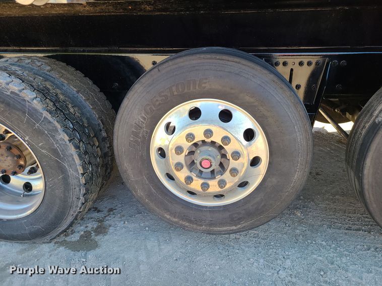 image for item MJ9480 2023 Peterbilt 567  dump truck