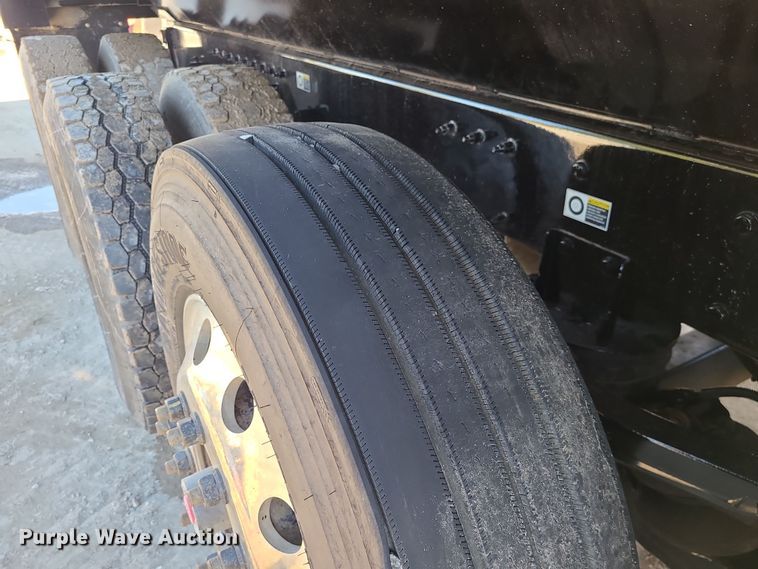 image for item MJ9480 2023 Peterbilt 567  dump truck