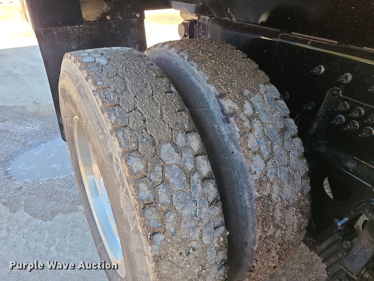 image for item MJ9480 2023 Peterbilt 567  dump truck