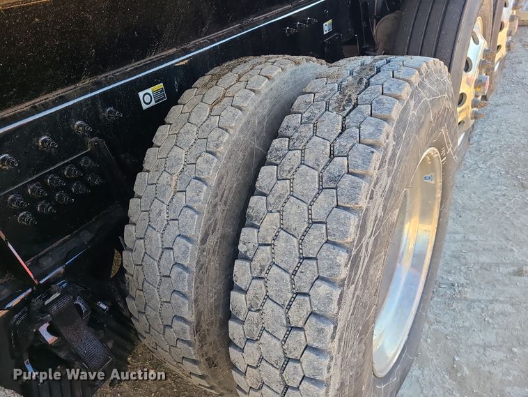 image for item MJ9480 2023 Peterbilt 567  dump truck